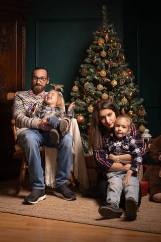 weihnachtlich dekoriertes Studio in Budapest