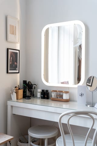 Make-up desk