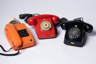 Retro-Telefone in verschiedenen Farben