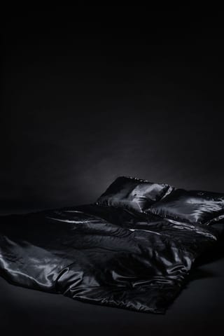 Schwarzes Satin-Boudoir-Set