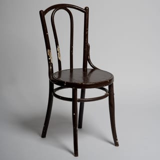 Rustikaler brauner Stuhl