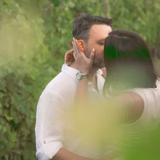 Unobtrusive wedding photography